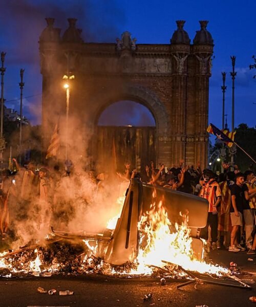 La Diada deja 18 detenidos, diez menores, por desórdenes públicos en Barcelona