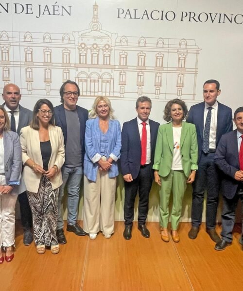 El PSOE andaluz vota las primarias que María Jesús Montero no pudo frenar: en Jaén gana el alcalde Julio Millán