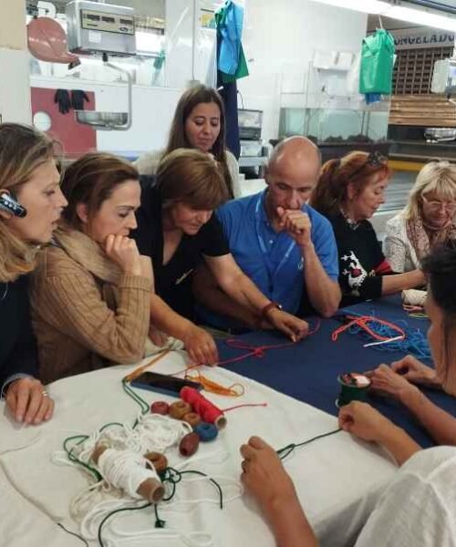 A Praza de Abastos da Pobra proxecta a súa identidade mariñeira ante o mercado turístico internacional