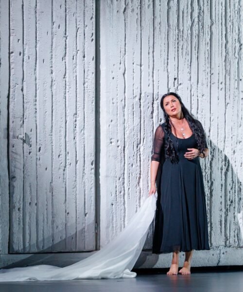 Anna Netrebko atraviesa el purgatorio escénico de Shirin Neshat y alcanza el paraíso en el Liceu
