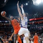 El Valencia hace picadillo al Baskonia