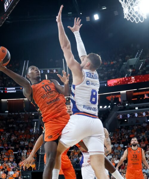 El Valencia hace picadillo al Baskonia