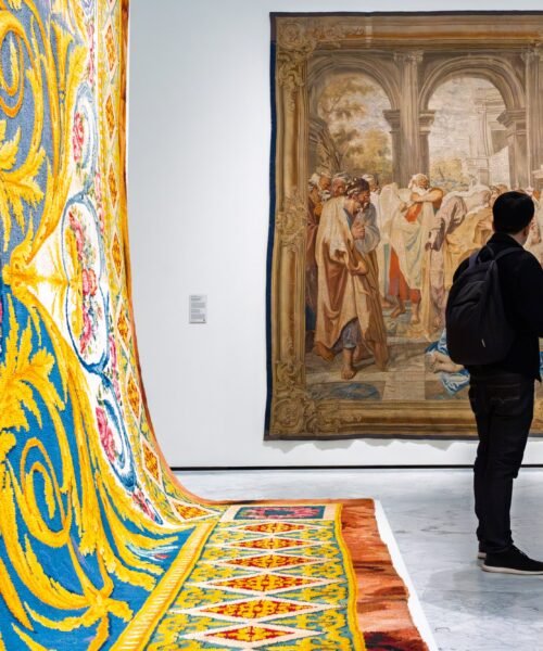 De los tapices barrocos a bordados sobre manifiestos feministas: las múltiples dimensiones del arte textil