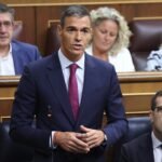 Feijóo y Abascal acusan al presidente de no ser libre con Rabat y Sánchez replica que no tiene amo
