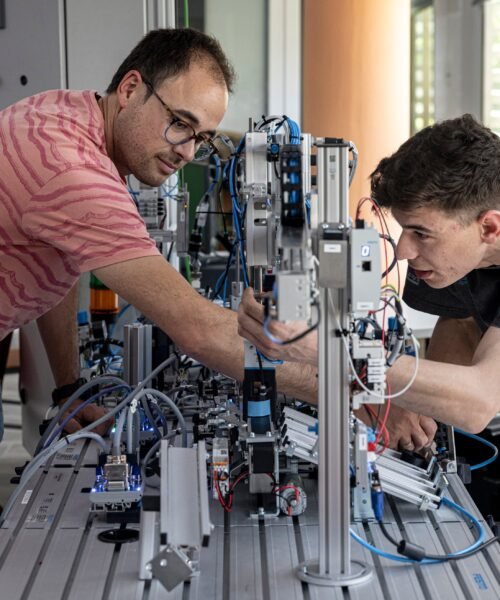 Así es el decreto contra los chiringuitos privados de FP: los títulos online tendrán un máximo de 50 alumnos por profesor