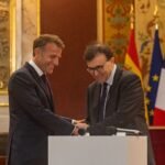 Pedro Almodóvar y Javier Cercas, oficial y caballero de la Legión de Honor francesa