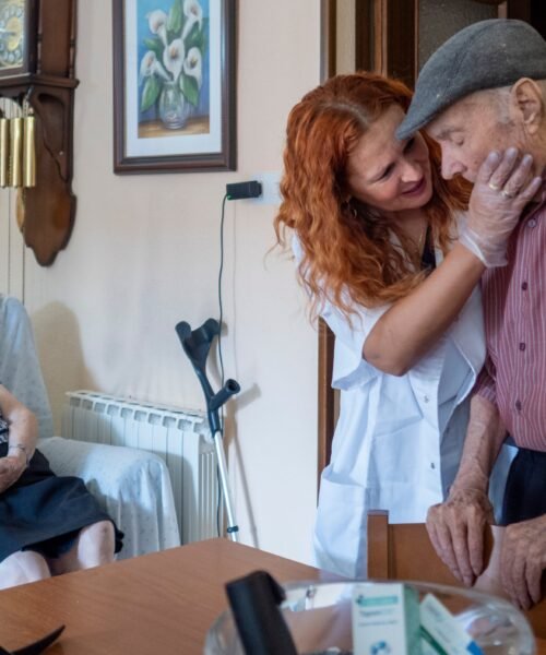 Cuidar a los dependientes en casa: “Necesitamos más recursos, es lo que los mayores quieren”
