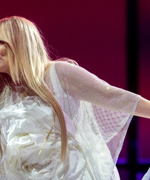 Amaia Montero se atasca bajo el escenario mientras ella y Leire Martínez se lanzan pullas
