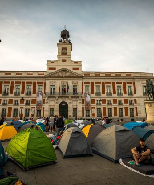 La rabia de los jóvenes por la vivienda activa la cuenta atrás en el reloj de Sol: 48 horas para un decreto real