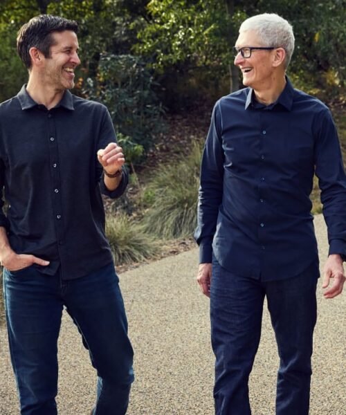Ternus toma el mando en Apple entre la leyenda de Jobs y la máquina de ganar dinero de Cook