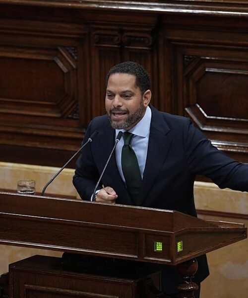 Un diputado de Comuns llama «nazi» a Garriga en el Parlament y Rull no le llama al orden