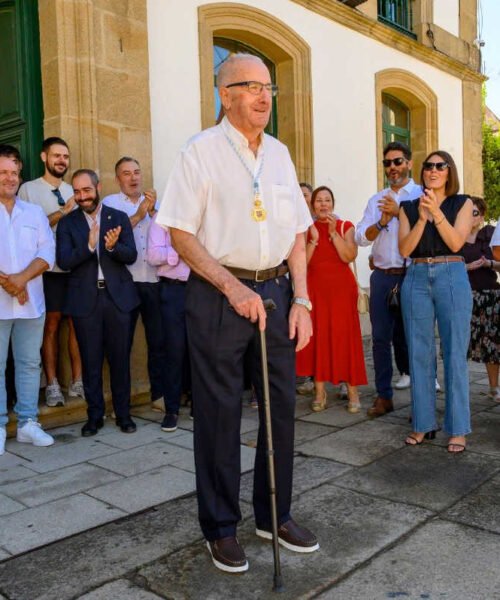 Ramón Iglesias, “Moncho o Xixí”, recibe a Medalla de Ouro do Concello de Rianxo