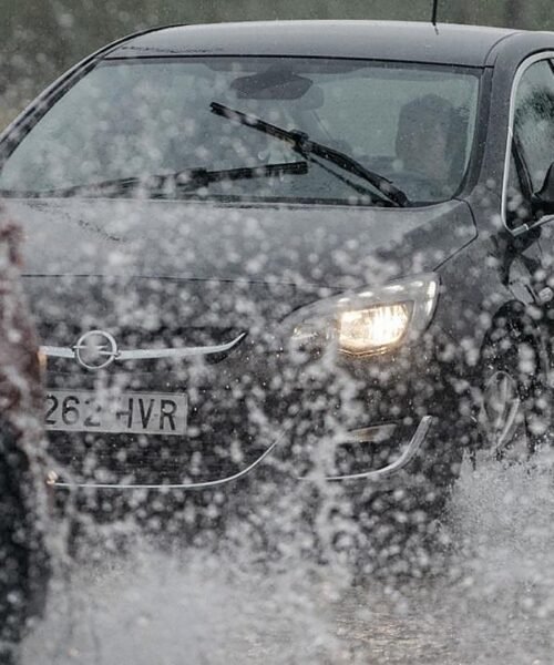 Protección Civil envía un es-alert ante la previsión de lluvias intensas en el litoral catalán este martes