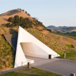Codorníu se desprende de su bodega en California