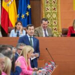 Moreno reactiva, en plena crisis de la vivienda, el bono alquiler para jóvenes lanzado por el Gobierno de Sánchez