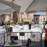 Un juez ordena investigar la legalidad de la cesión de una plaza en Sevilla a los pies de la Giralda para que una revista organizase una cena VIP