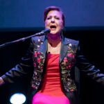 Honores a Carmen Linares en el treinta aniversario de su obra ‘Antología de la mujer’