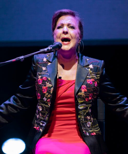 Honores a Carmen Linares en el treinta aniversario de su obra ‘Antología de la mujer’