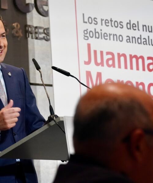 Juanma Moreno pone al PP-A al servicio del triunfo de Feijóo con un partido sin ruido interno: «Voy a implicarme a fondo en esta campaña»