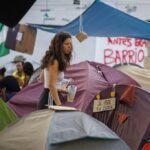 Sevilla, Málaga y Granada mantienen sus acampadas por la vivienda asequible tras el adelanto electoral