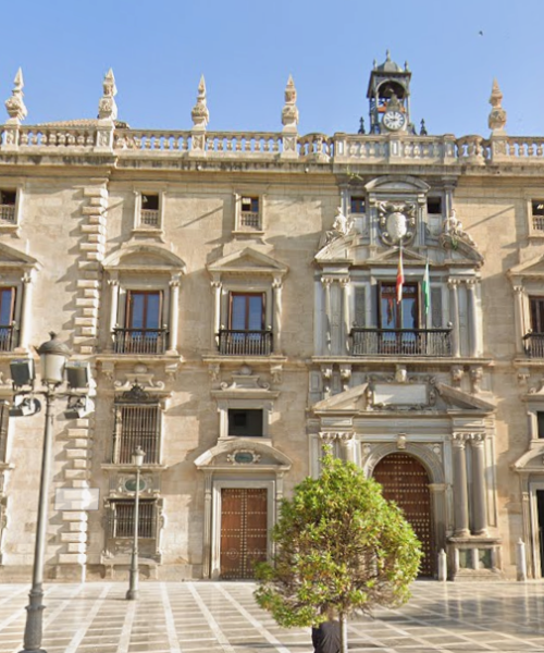 Condenan a un abogado que estafó más de 172.000 euros a dos clientes en Granada