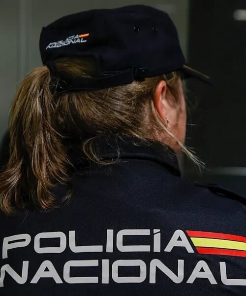 Un hombre con orden de alejamiento dispara a su ex mujer y a la hermana de ella y se da a la fuga en un coche en Granada