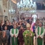 O arcebispo de Santiago comparte un encontro coa comunidade parroquial de Santa Baia do Araño en Rianxo