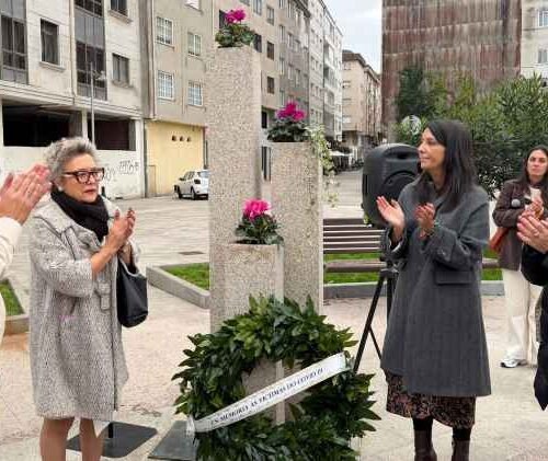 María Sampedro salienta a homenaxe ás vítimas da covid-19 en Ribeira como un «exemplo de solidariedade»