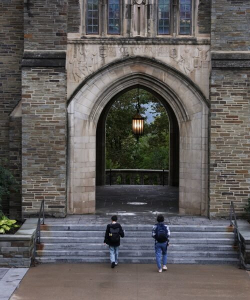 Caso Cornell: Una “traición institucional” a las víctimas en la era post #MeToo