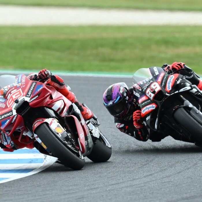Márquez firma su enésima maravilla y Martín se rompe tras una fuerte caída en el GP de Australia