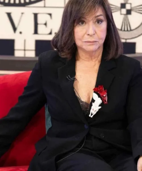 Mari Carmen García Vela presenta ‘Informe semanal’ tres décadas después y con 84 años: «Es un placer volver a estar con ustedes»