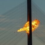 Rusia bombardea puentes clave en Kiev e insta a los diplomáticos a abandonar la ciudad