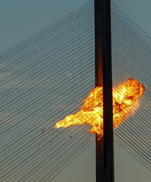 Rusia bombardea puentes clave en Kiev e insta a los diplomáticos a abandonar la ciudad