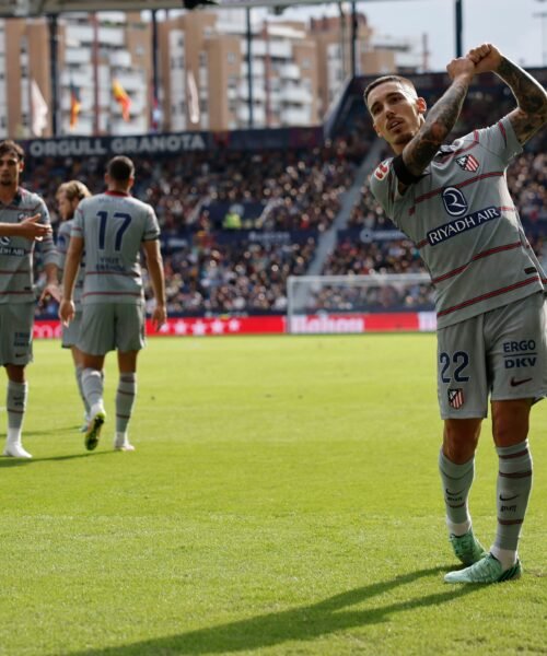 El cañón de Grimaldo, la seda de Baena y la velocidad de Giuliano derrotan al Levante y dan por ahora el liderato a un gran Atlético
