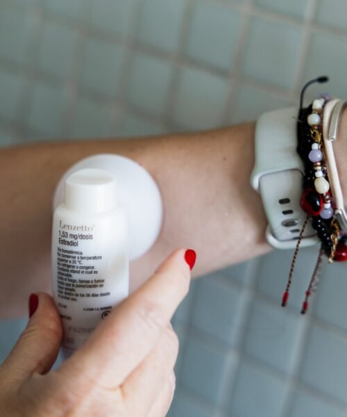 La ciencia confirma que la terapia más segura para tratar la menopausia es la que escasea en España