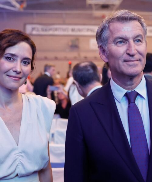 Ayuso arrastra a Feijóo al laberinto del voto por correo