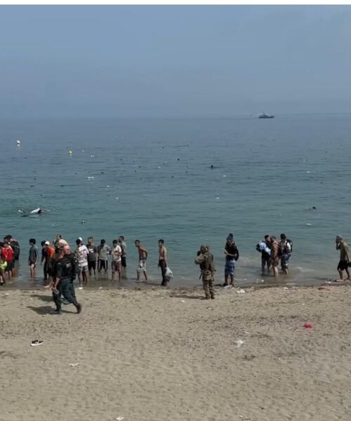 Los buques de guerra marroquíes que irrumpieron en aguas de Ceuta se saltaron las normas de seguridad marítima