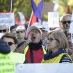 Miles de personas se manifiestan en Madrid en defensa del sistema de pensiones: “¡No se venden!”