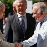 El Vaticano revela que el Papa tenía un tumor maligno en el pulmón y la operación ha concluido “positivamente”