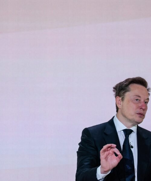 Competencia alerta del creciente poder de los satélites de Musk y Bezos en España frente a Hispasat