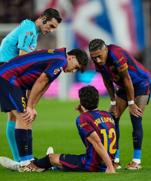Xavi Espart estará siete semanas de baja tras salir lesionado en el clásico