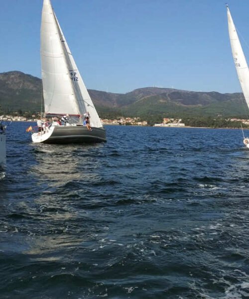 A Regata Alca do Club Náutico Arousa Norte para Ziralla e Fixius