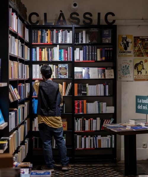¿Cuánta IA hay en los libros más vendidos? Mucha en novelas románticas de Amazon y en el superventas de Alvise Pérez