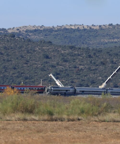 La maquinista del Iryo de Urda intentó desbloquear su tren dos veces sin éxito y buscó asistencia de su empresa antes de la colisión