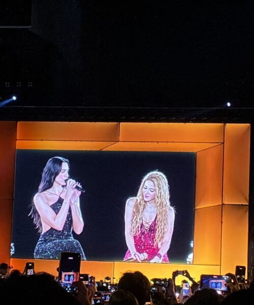 Dua Lipa canta con Shakira ‘Antología’ en el octavo concierto de la colombiana en Madrid