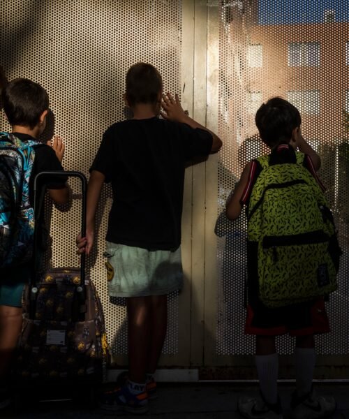 Aulas más atentas, multas y otras fórmulas para evitar que los alumnos falten al cole