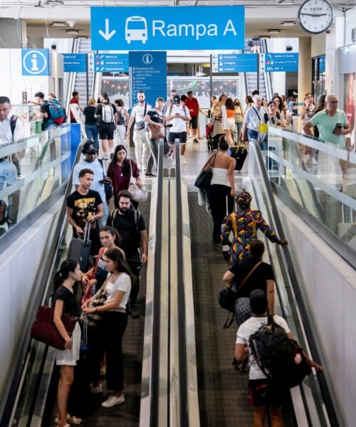 Cómo viajar de Madrid a Andalucía sin AVE: la odisea para encontrar un autobús, un vuelo o un Blablacar pese a que aumentan las plazas