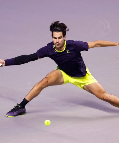 Alcaraz se expande ante Medvedev y alcanza la final de Viena