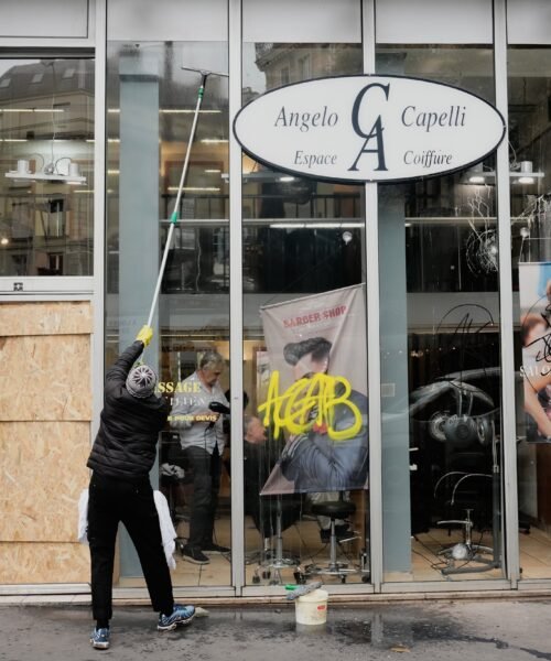 Patrullas caninas y seguridad privada: el comercio francés se blinda ante las manifestaciones del sábado