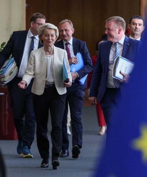 Bruselas advierte del riesgo de reestructurar la deuda del fondo europeo de recuperación como propone España
